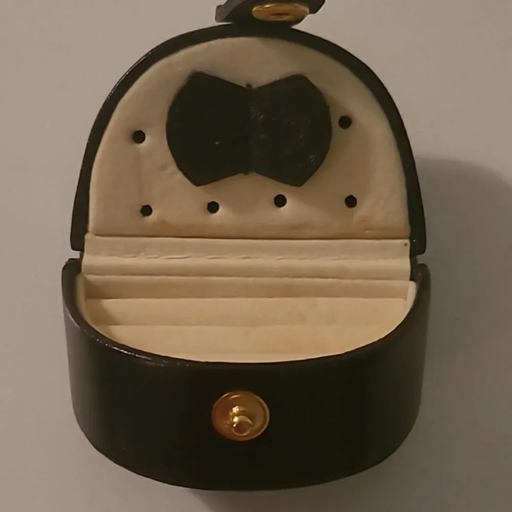 Black Oval Jewlry Case with Gold Accent